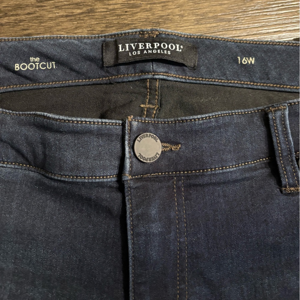 Liverpool Los Angeles dark wash bootcut jeans. NWOT size 16